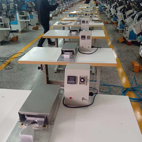 压N95鼻梁条机 (1)