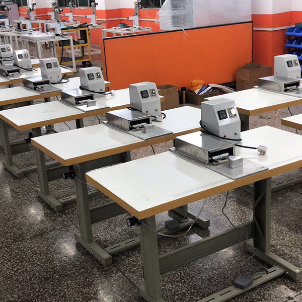 压N95鼻梁条机 (3)